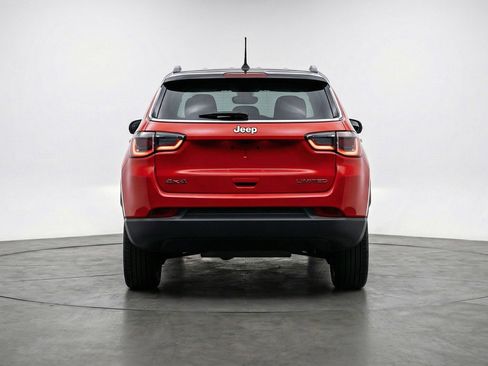 Used 2025 Jeep Compass Limited image 7