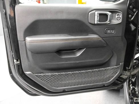 Used 2023 Jeep Gladiator Mojave w/ Cold Weather Group image 28