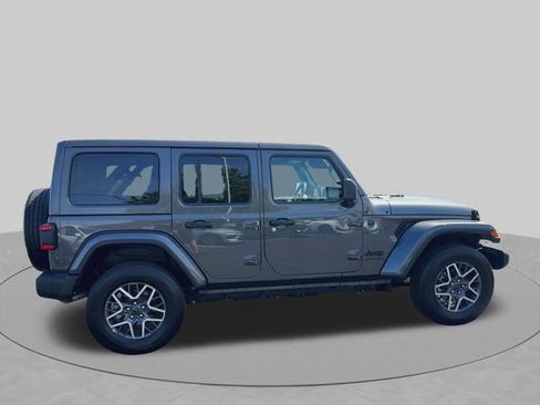Used 2025 Jeep Wrangler Unlimited Sahara AWD/4WD image 10
