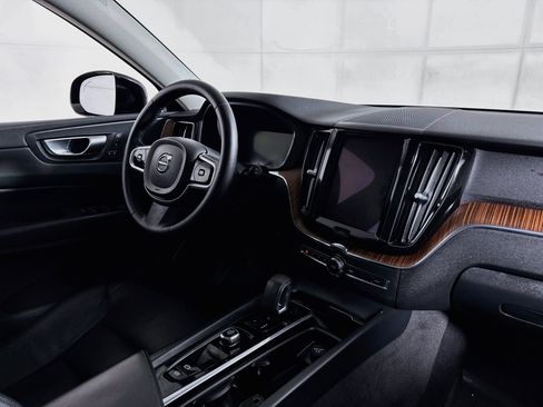 Used 2024 Volvo XC60 B5 Plus w/ Protection Package Premier AWD/4WD image 28