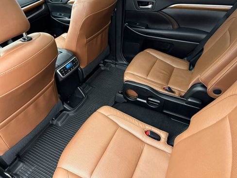 Used 2018 Toyota Highlander image 12