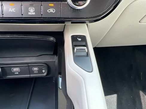 Certified 2024 Kia Telluride S w/ S Sunroof Package FWD image 25