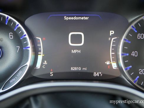 Used 2023 Chrysler Pacifica Touring-L FWD image 42