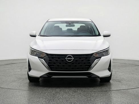 Used 2025 Nissan Sentra SV image 2