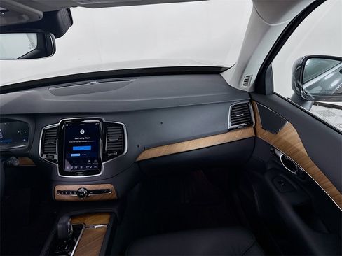 Used 2025 Volvo XC90 B6 Plus w/ Protection Package Premier image 19