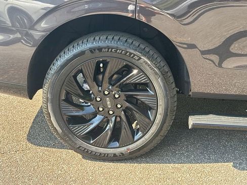 New 2026 Lincoln Navigator Reserve AWD/4WD image 19