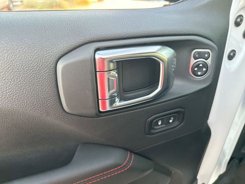 New 2025 Jeep Wrangler Unlimited Rubicon image 13