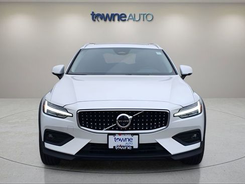 Used 2025 Volvo V60 B5 Cross Country Plus AWD/4WD image 8
