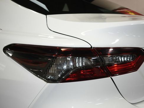 Used 2021 Toyota Camry LE image 60