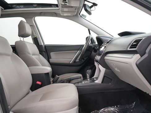 Used 2016 Subaru Forester 2.5i Limited AWD/4WD image 12