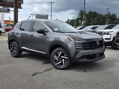 Used 2026 Nissan Kicks SV FWD image 2