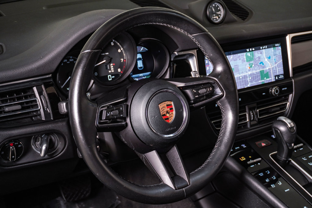 Certified 2023 Porsche Macan Turbo AWD/4WD image 18