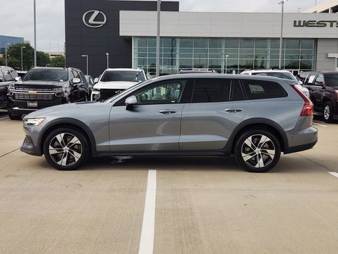 Used 2020 Volvo V60 T5 Cross Country AWD/4WD image 4