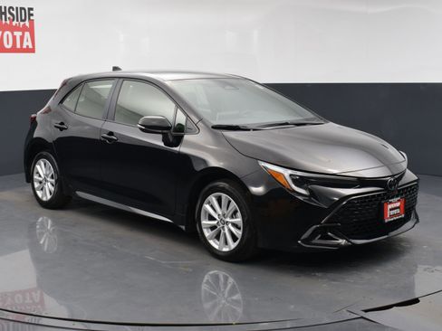 Used 2024 Toyota Corolla SE w/ SE Package image 6