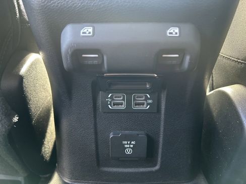 Used 2018 Jeep Wrangler Unlimited Sahara image 42