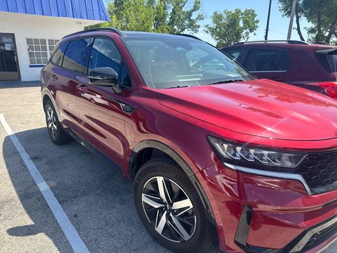 Used 2022 Kia Sorento S w/ Panoramic Sunroof Package FWD image 2