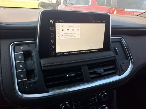 Used 2024 GMC Yukon SLT w/ SLT Luxury Package image 28