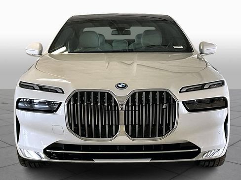 Used 2025 BMW i7 eDrive50 image 3