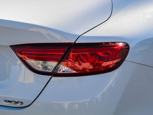 Used 2015 Chrysler 200 Limited image 10