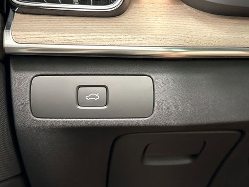 New 2026 Volvo XC90 B6 Plus w/ Protection Package Premier image 19