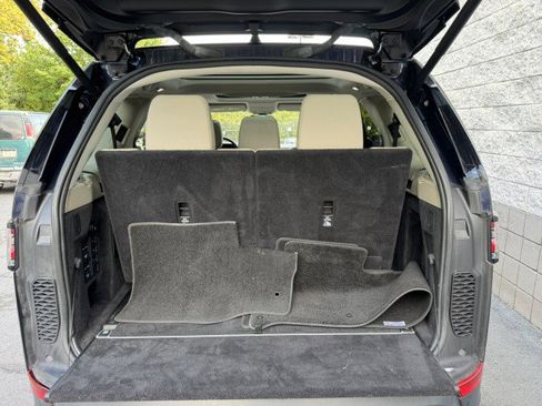Used 2019 Land Rover Discovery HSE image 10