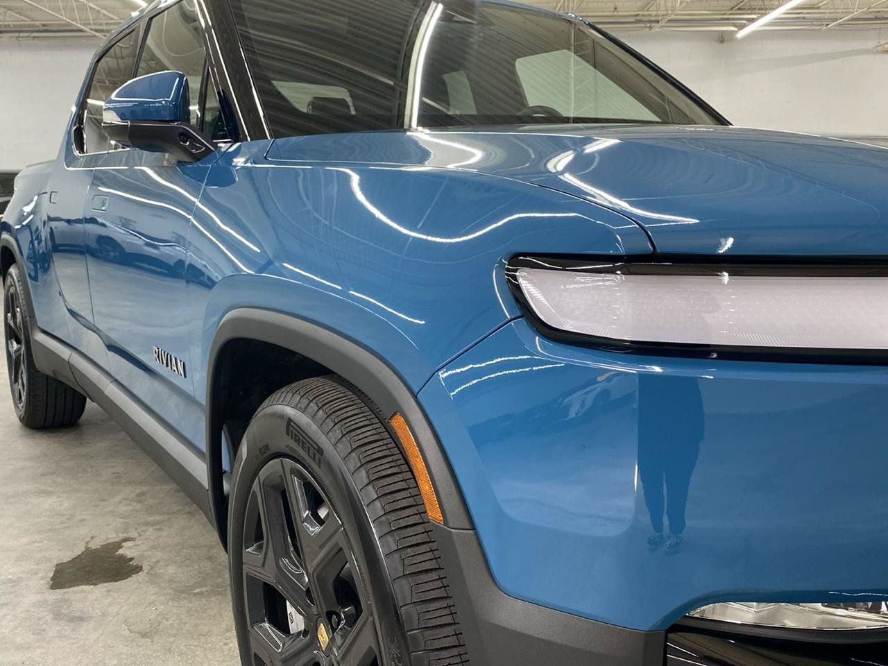 Used 2023 Rivian R1T Adventure Dual AWD/4WD image 4