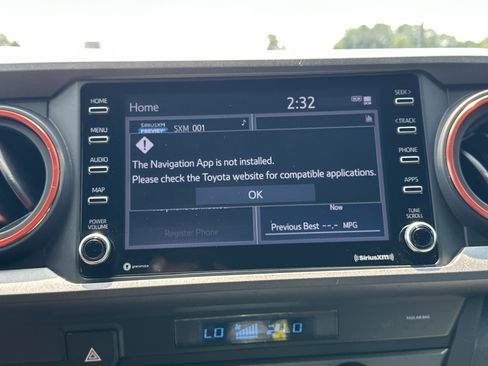 Used 2022 Toyota Tacoma TRD Off-Road w/ Technology Package AWD/4WD image 23