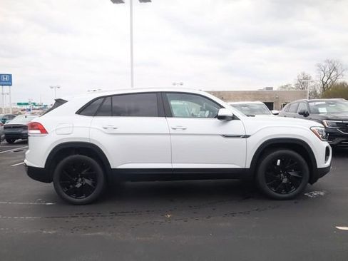 New 2026 Volkswagen Atlas Cross Sport SE image 4