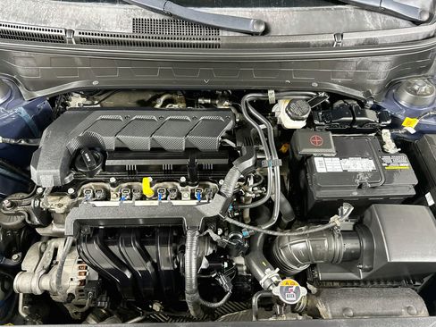 Used 2021 Hyundai Venue FWD image 32