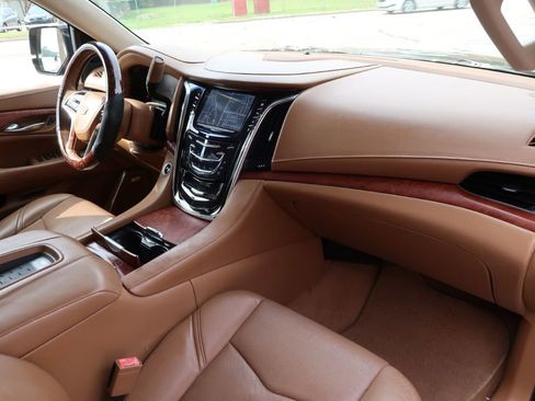 Used 2015 Cadillac Escalade ESV Platinum AWD/4WD image 13