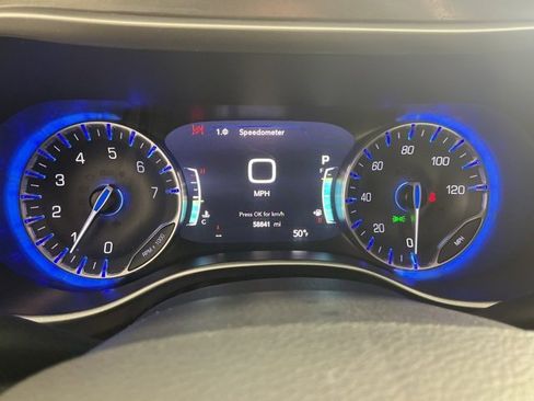 Used 2024 Chrysler Pacifica Touring-L image 23