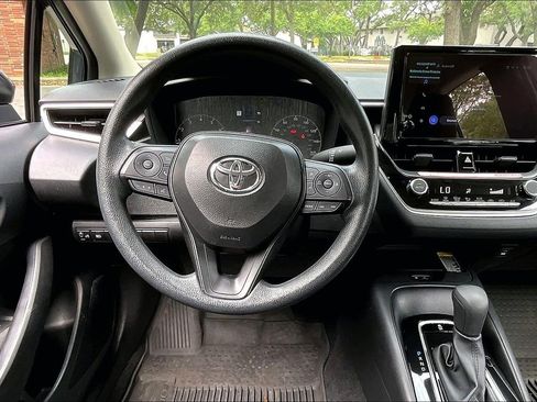 Used 2025 Toyota Corolla LE w/ LE Premium Package FWD image 8