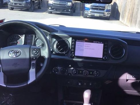 Used 2020 Toyota Tacoma TRD Sport image 14