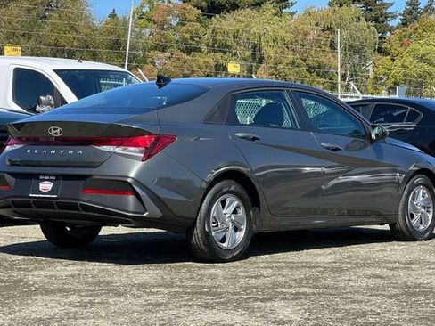 New 2026 Hyundai Elantra SE FWD image 6