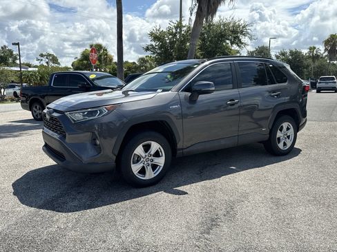 Used 2019 Toyota RAV4 XLE AWD/4WD image 9