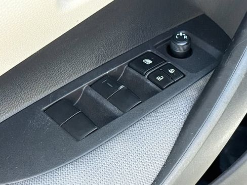 Used 2022 Toyota Corolla LE FWD image 19