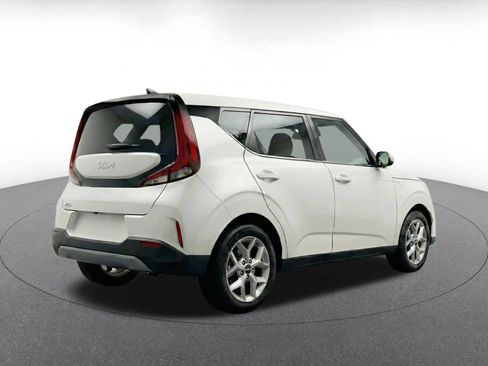 Used 2025 Kia Soul LX w/ LX Technology Package FWD image 9