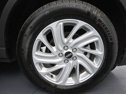 Used 2025 Lincoln Corsair AWD image 33
