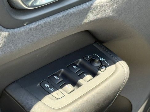 Used 2025 Volvo XC60 B5 Plus image 12