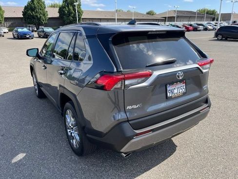 Used 2020 Toyota RAV4 Limited AWD/4WD image 5