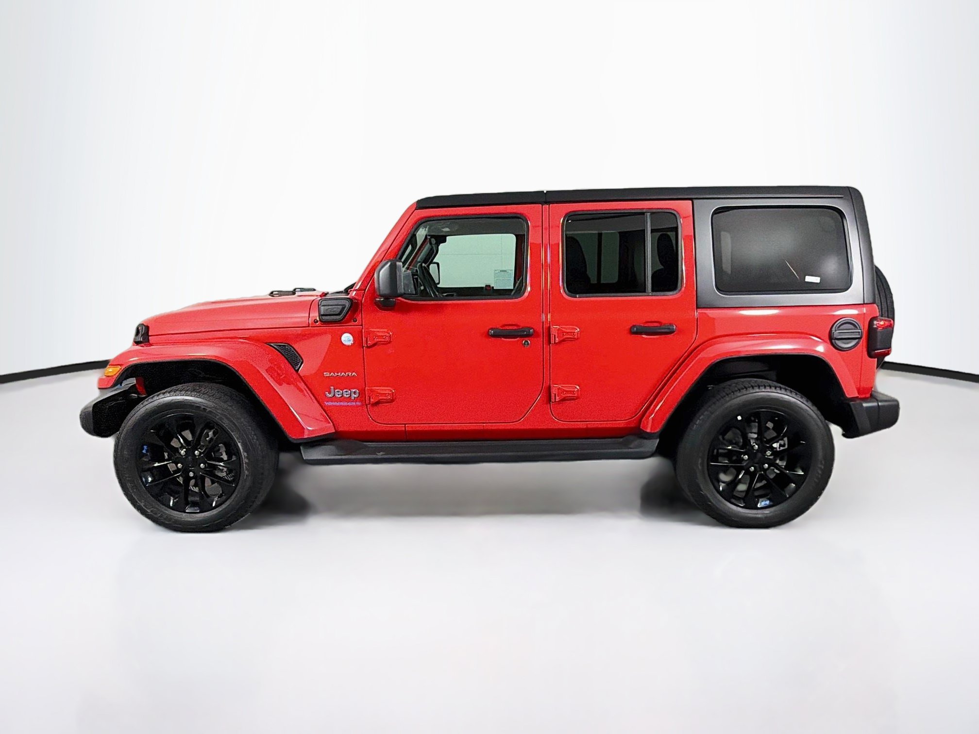 Used 2023 Jeep Wrangler Unlimited Sahara w/ Cold Weather Group AWD/4WD image 4