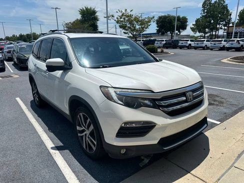 Used 2018 Honda Pilot Touring image 2