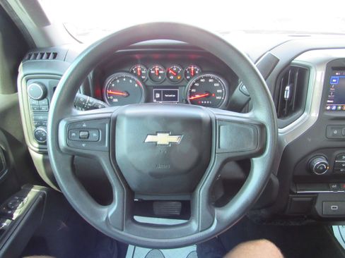 Used 2020 Chevrolet Silverado 1500 Custom w/ Custom Value Package AWD/4WD image 15