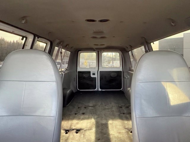 Used 1998 Ford E-150 and Econoline 150 Club Wagon RWD image 22