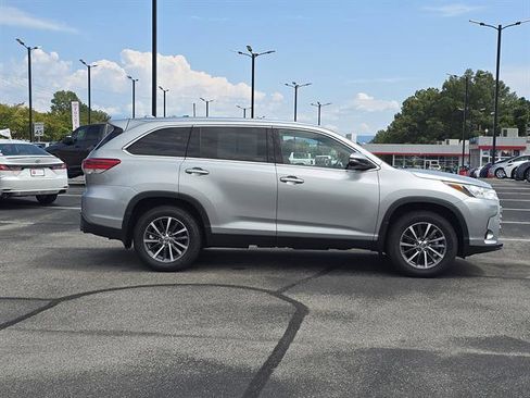 Used 2019 Toyota Highlander XLE image 6