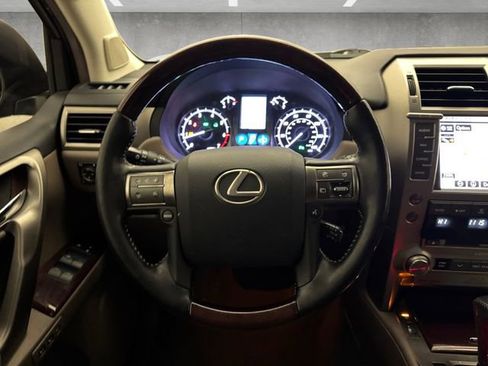 Used 2017 Lexus GX 460 Luxury w/ Preferred Accessory Package image 21