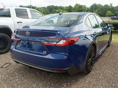 Used 2025 Toyota Camry SE FWD image 3