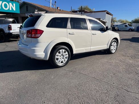 Used 2018 Dodge Journey SE image 4