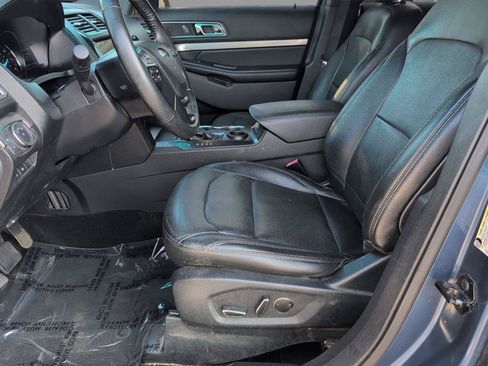 Used 2018 Ford Explorer XLT w/ Equipment Group 202A FWD image 12