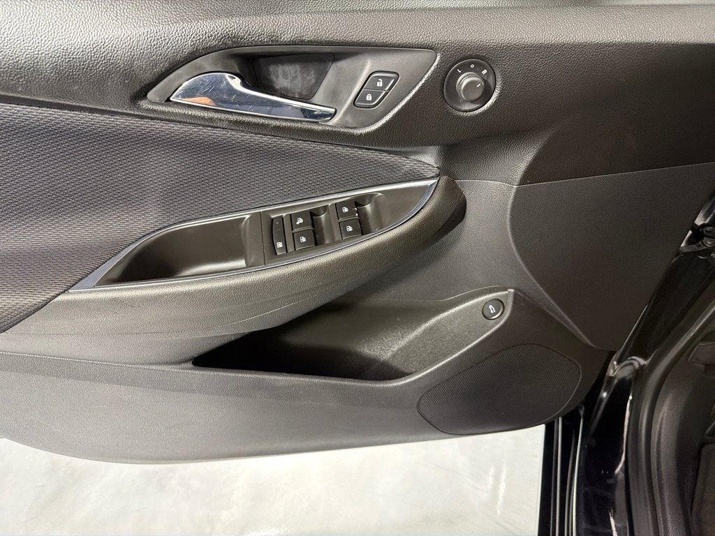 Used 2017 Chevrolet Cruze LS FWD image 7